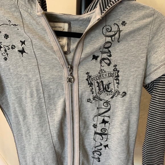 Fashion Hooded Top - Picture 2 of 9